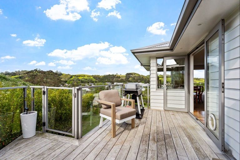 Photo of property in 4 Penney Rise, Matakana, 0985