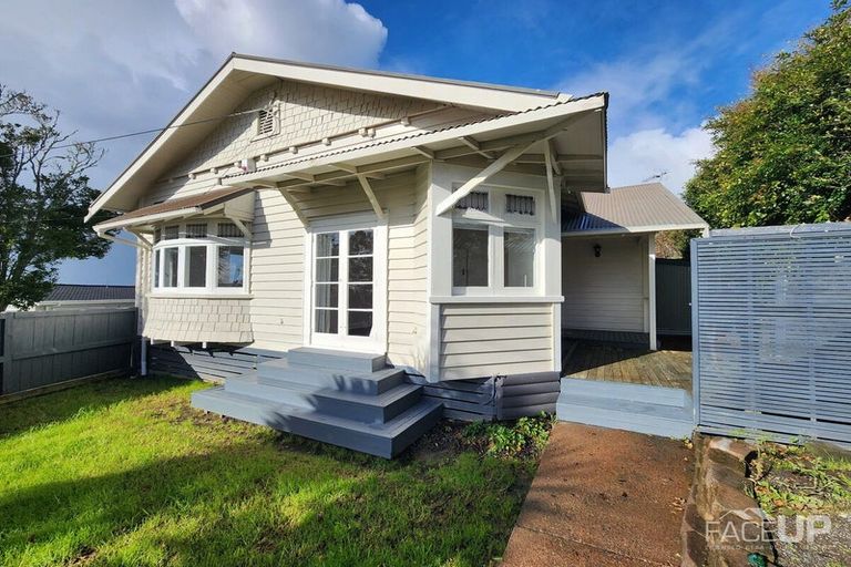 Photo of property in 1/194 Waimumu Road, Massey, Auckland, 0614