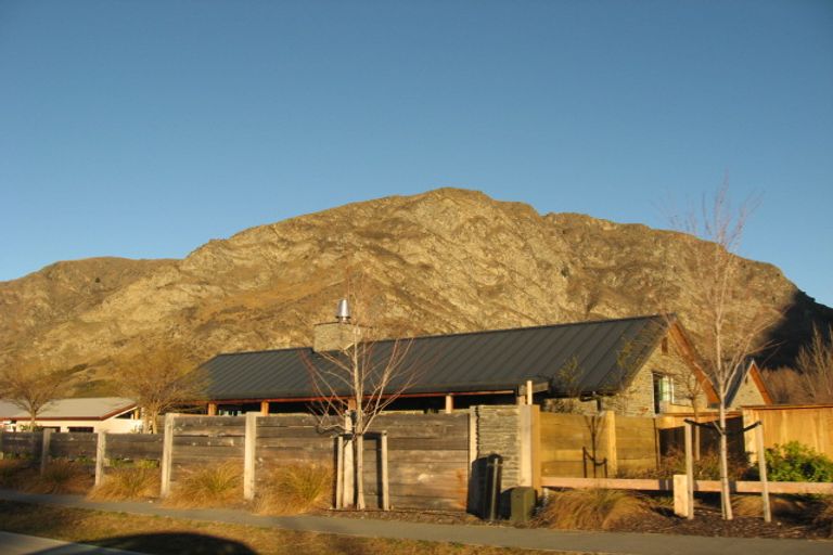 Photo of property in 12 Amber Close, Arthurs Point, Queenstown, 9371