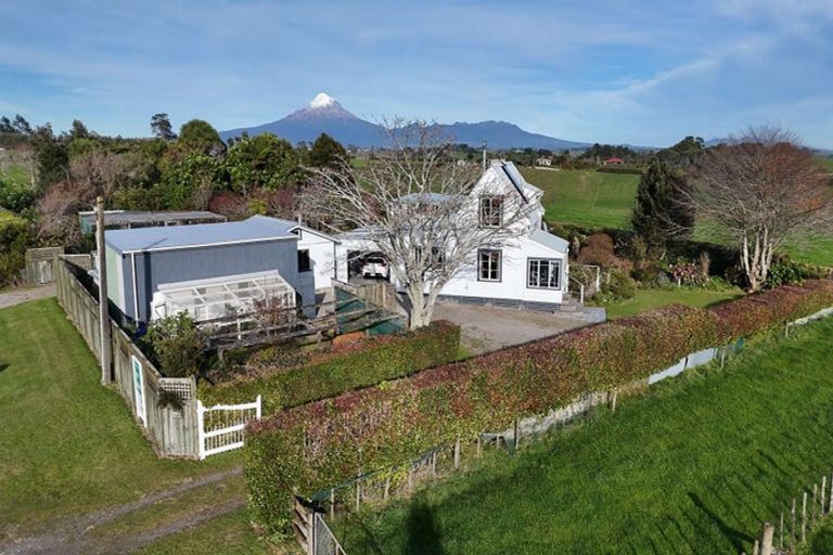 Photo of property in 198 Ackworth Road, Lepperton, New Plymouth, 4373
