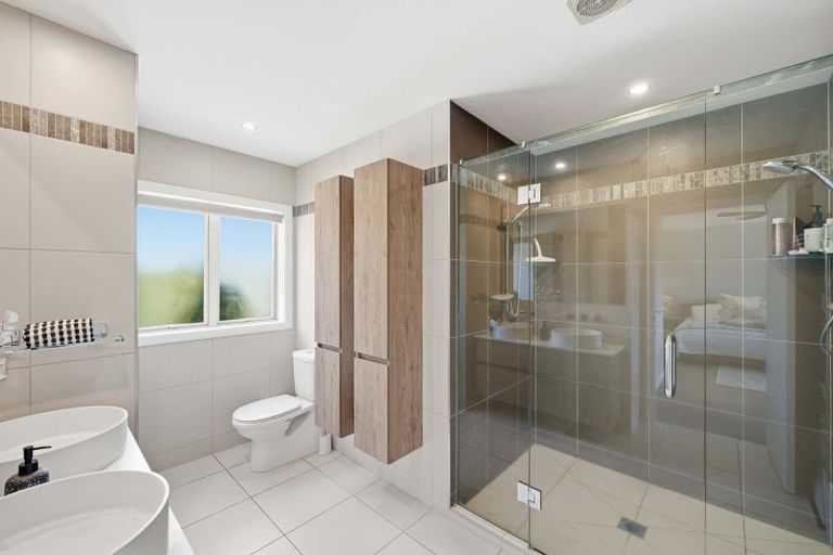 Photo of property in 31 Beechwood Road, Rothesay Bay, Auckland, 0630