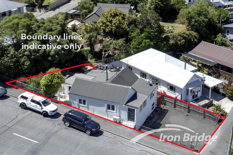 Photo of property in 24 Voelas Road, Lyttelton, 8082
