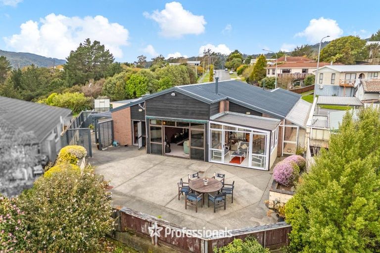 Photo of property in 1 Aldersgate Grove, Stokes Valley, Lower Hutt, 5019