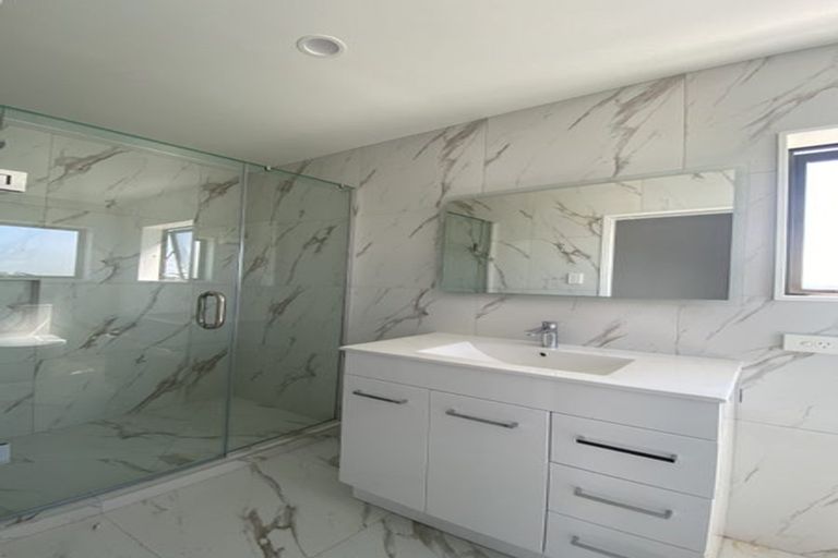 Photo of property in 13a Orton Street, Glenfield, Auckland, 0627