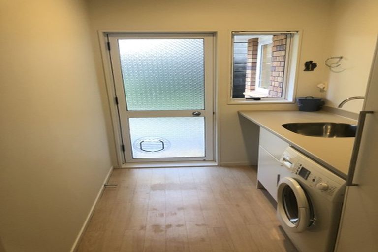 Photo of property in 1/14 Silkwood Grove, Totara Heights, Auckland, 2105