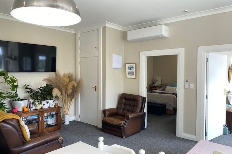 Photo of property in 2/139 Wadestown Road, Wadestown, Wellington, 6012