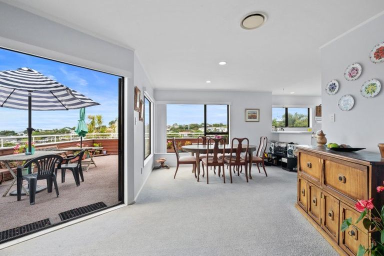 Photo of property in 2/51 Deep Creek Road, Waiake, Auckland, 0630