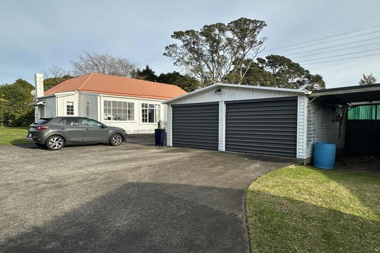 Photo of property in 306 South Road, Omata, New Plymouth, 4374