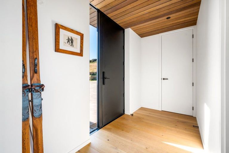 Photo of property in 6 Akitu Rise, Wanaka, 9305