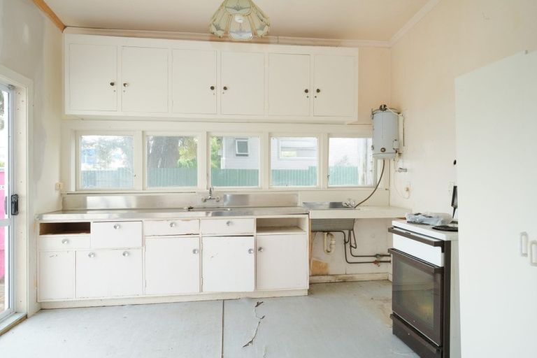 Photo of property in 16 Greenwich Street, Waihola, Milton, 9073