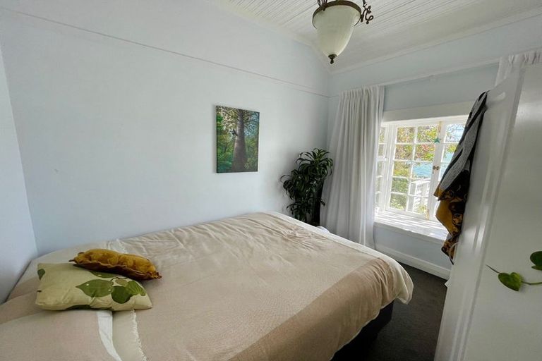 Photo of property in 18 Trevor Terrace, Paremata, Porirua, 5024