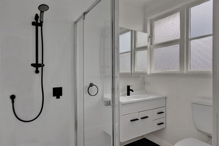 Photo of property in 29 Wilson Street, Waverley, 4510