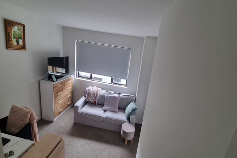 Photo of property in 35 Morihana Close, Glen Eden, 0602