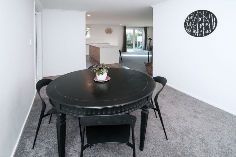 Photo of property in 14 Diamond Street, Carterton, 5713