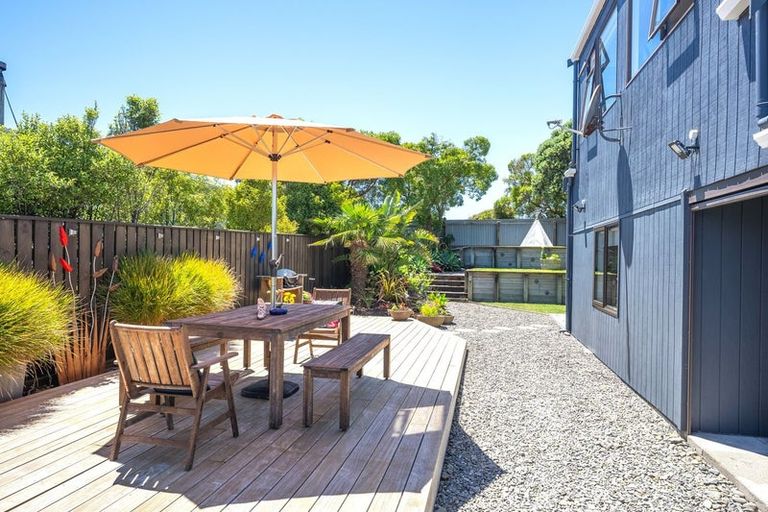 Photo of property in 29 Eruini Street, Waikanae Beach, Waikanae, 5036