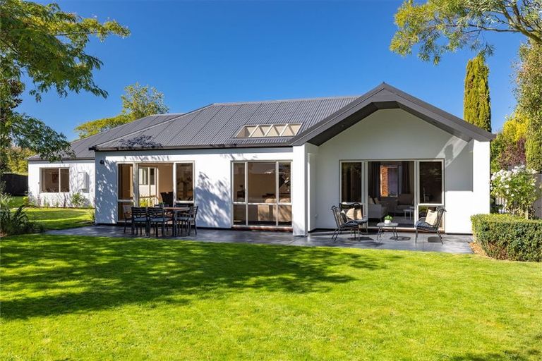 Photo of property in 9 Monterey Place, Parklands, Christchurch, 8083