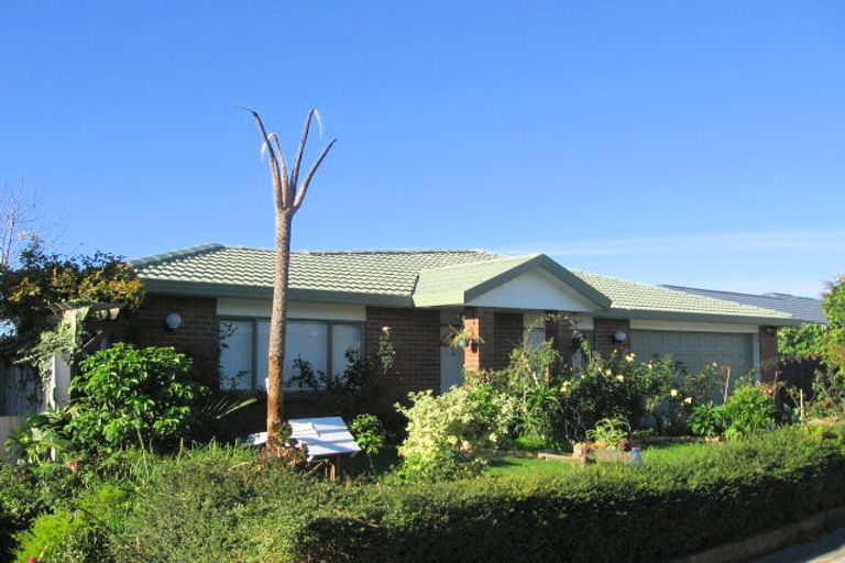 Photo of property in 48 Fleetwood Drive, Henderson, Auckland, 0612