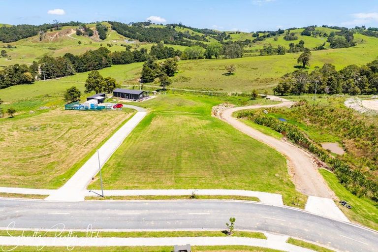 Photo of property in 10 Arahanga Road, Paparoa, 0571