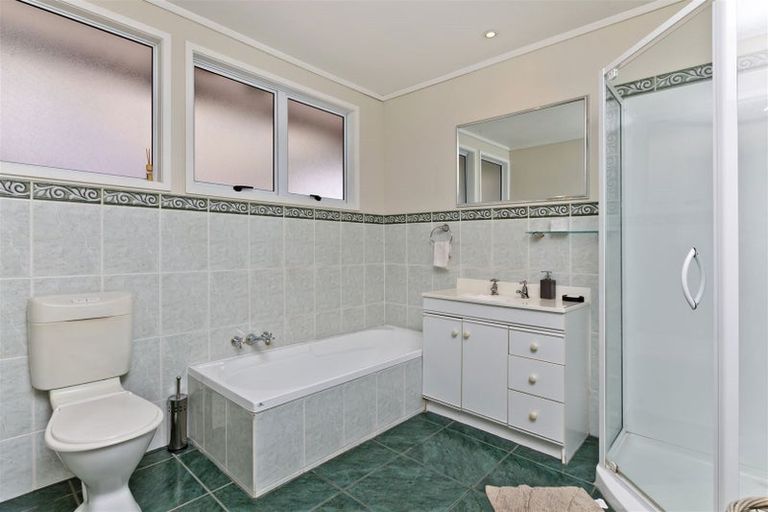 Photo of property in 738 East Coast Road, Pinehill, Auckland, 0632