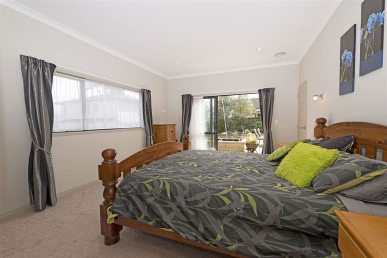 Photo of property in 65d View Road, Henderson, Auckland, 0612