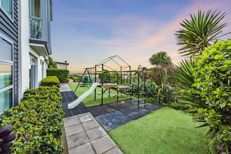 Photo of property in 2 Redcliffs View Lane, Redcliffs, Christchurch, 8081