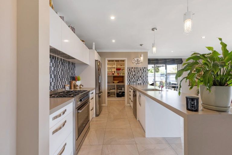 Photo of property in 11 Monaco Grove, Fitzherbert, Palmerston North, 4410