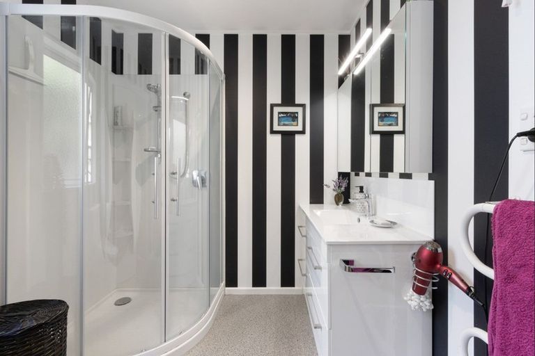 Photo of property in 8 Amner Place, Bluff Hill, Napier, 4110