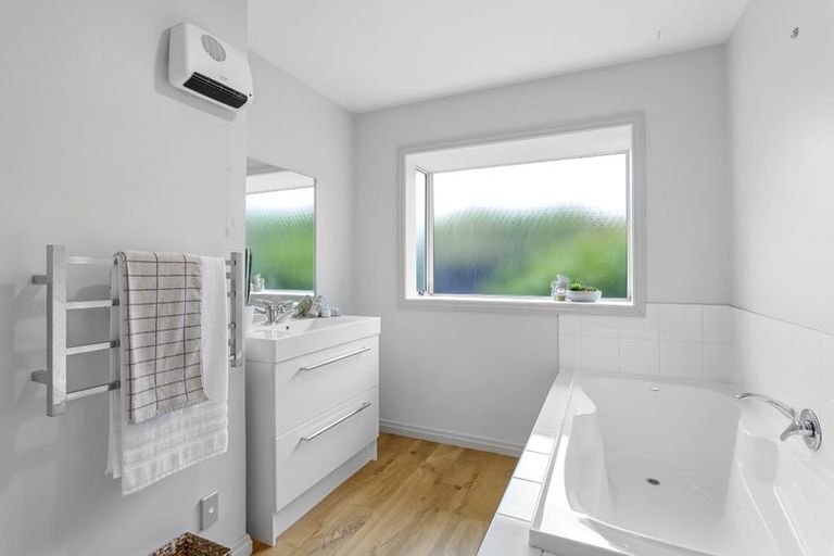 Photo of property in 22 Millcroft Place, Parklands, Christchurch, 8083