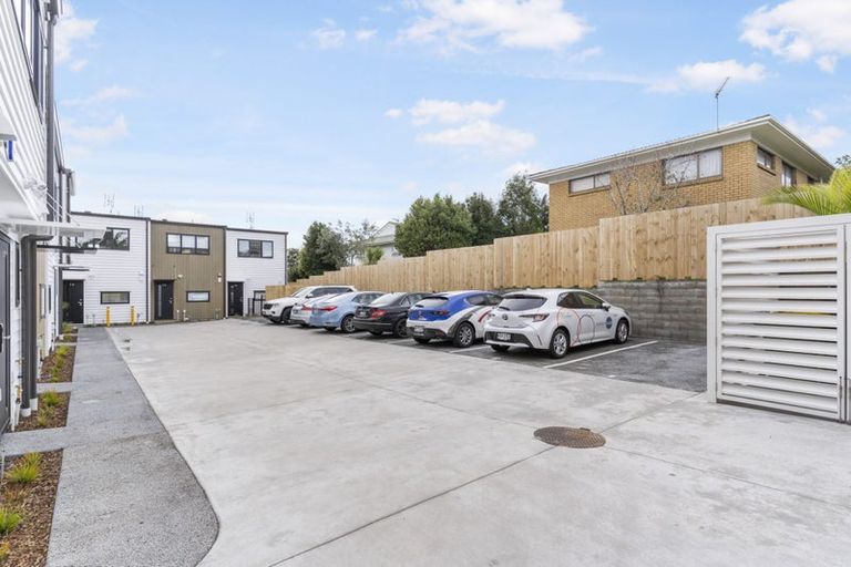 Photo of property in 4/35 Garadice Road, Rothesay Bay, Auckland, 0630