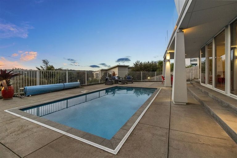 Photo of property in 146 Kittiwake Drive, Schnapper Rock, Auckland, 0632