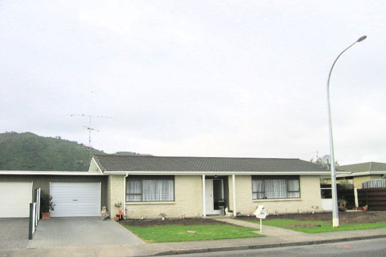 Photo of property in 96 Rimu Street, Waikanae, 5036