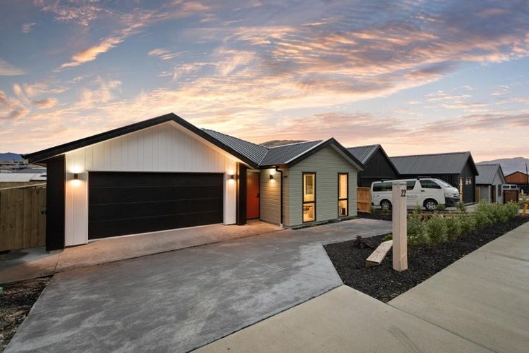 Photo of property in 22 Cheviot Street, Jacks Point, 9371