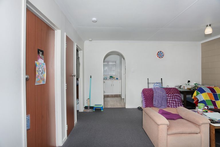 Photo of property in 2/297 Ruahine Street, Terrace End, Palmerston North, 4410