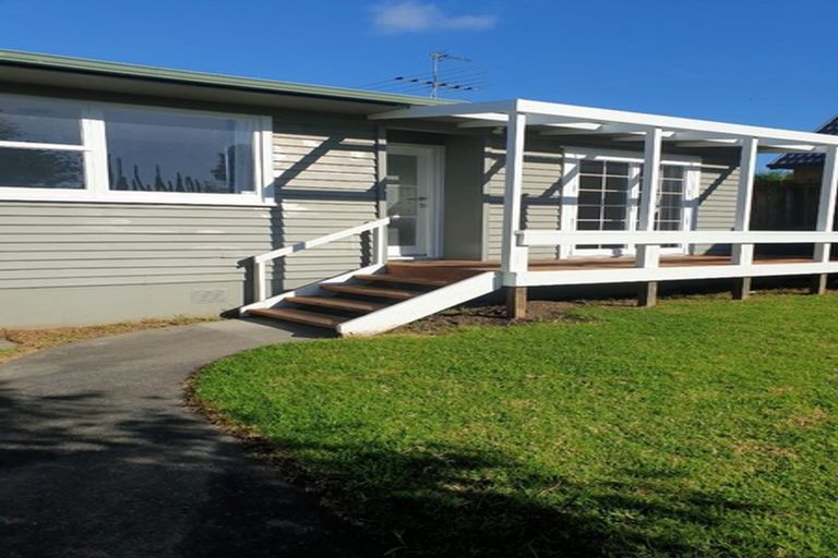 Photo of property in 3 Stevenson Road, Clarks Beach, 2122