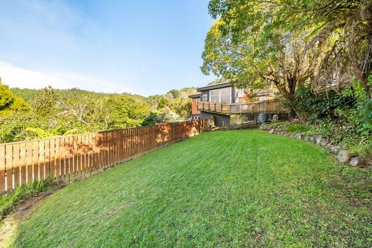 Photo of property in 51 Wyndham Road, Pinehaven, Upper Hutt, 5019