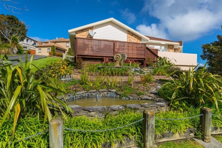 Photo of property in 2 Kittiwake Drive, Schnapper Rock, Auckland, 0632