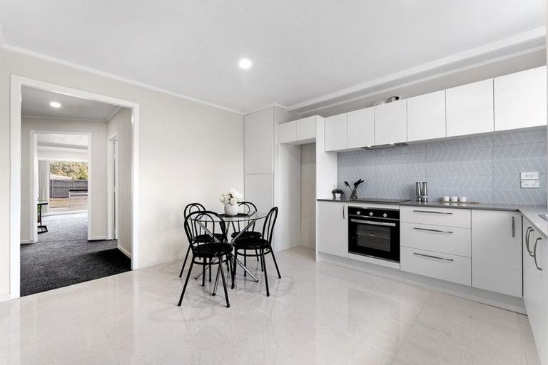 Photo of property in 20 Woodglen Road, Glen Eden, Auckland, 0602