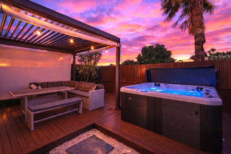 Photo of property in 7/69 Wharf Road, Te Atatu Peninsula, Auckland, 0610