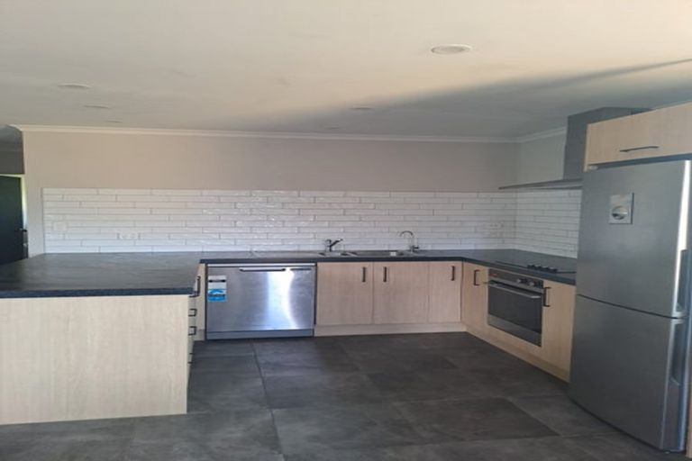 Photo of property in 2 St Julia Court, Helensville, 0800