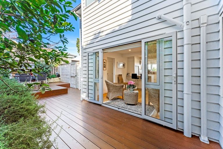 Photo of property in 18a Sylvan Park Avenue, Milford, Auckland, 0620