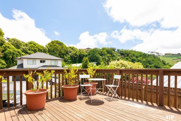 Photo of property in 16 Wantwood Grove, Churton Park, Wellington, 6037