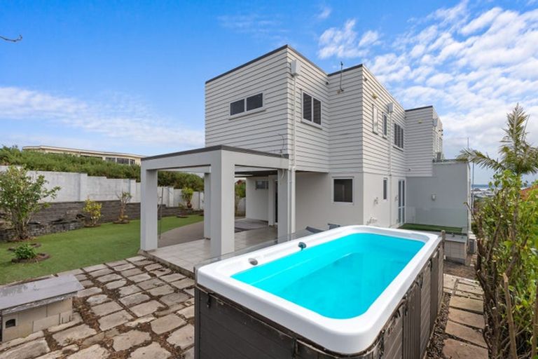 Photo of property in 54 Goodwood Drive, Goodwood Heights, Auckland, 2105