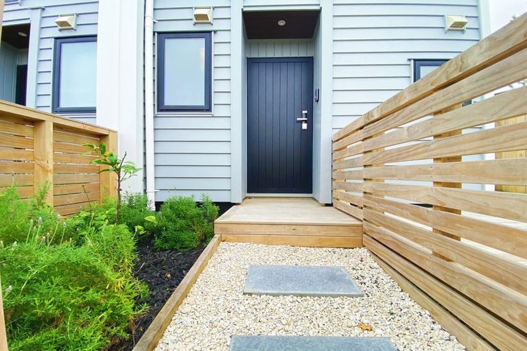 Photo of property in 18d Arrow Road, Forrest Hill, Auckland, 0620