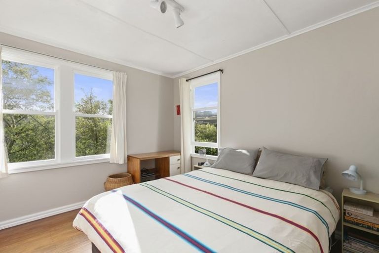 Photo of property in 10 Montgomery Avenue, Karori, Wellington, 6012