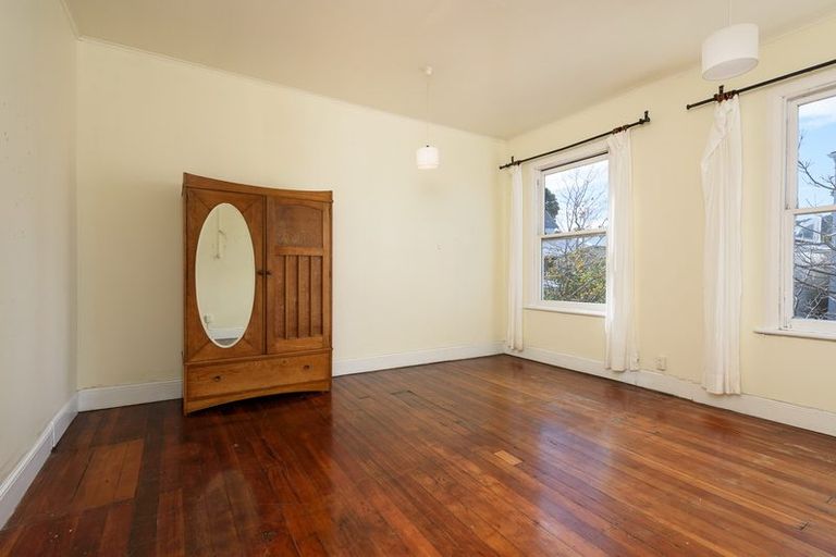 Photo of property in 2 Howard Street, Mount Cook, Wellington, 6021