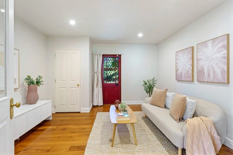 Photo of property in 98 Rahui Road, Otaki, 5512