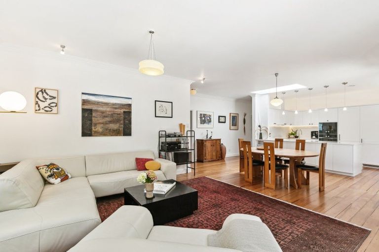 Photo of property in 60 Glen Road, Kelburn, Wellington, 6012