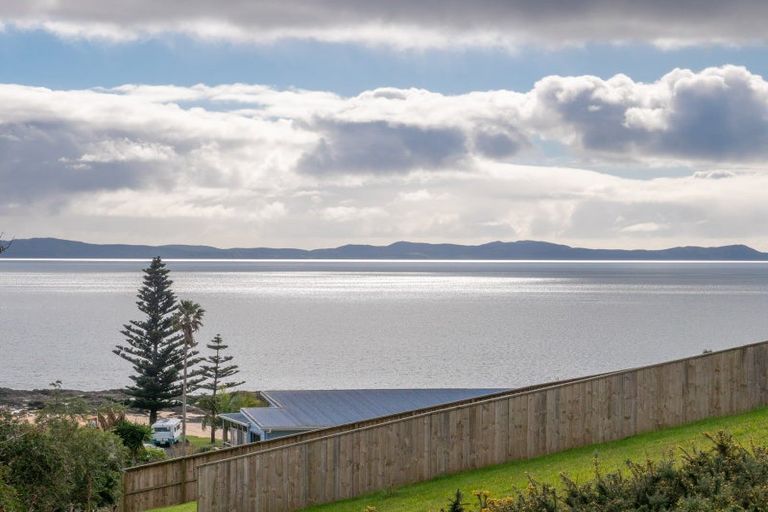 Photo of property in 2 Dudley Crescent, Cable Bay, 0420