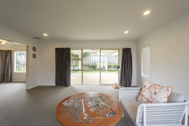 Photo of property in 9 Burleigh Place, Rototuna, Hamilton, 3210