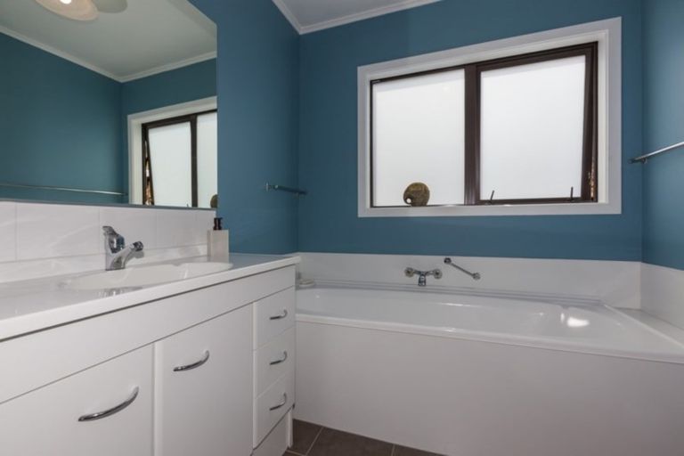 Photo of property in 83b Golf Road, Paraparaumu Beach, Paraparaumu, 5032